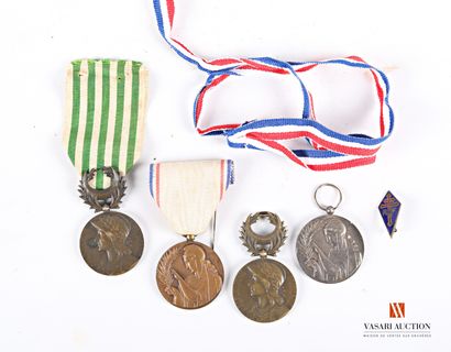 null Ordres et décorations : médaille commémorative des Dardanelles, médaille commémorative...