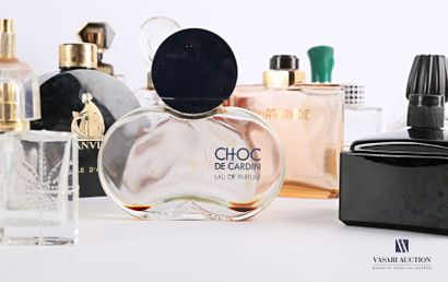 null Very important lot of perfume bottles including :



Lot of about fifty perfume...