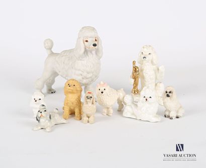 null Lot of nine subjects in porcelain, cookie and plastic representing poodles.

(wear...