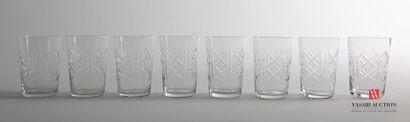null Suite de huit verres à liqueur en verre de forme tronconique à décor de croisillons...