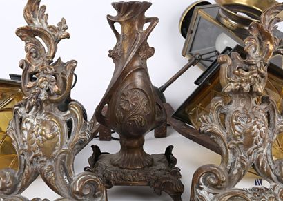 null Lot including a pair of bronze andirons in the Louis XV style (Height: 29 cm),...
