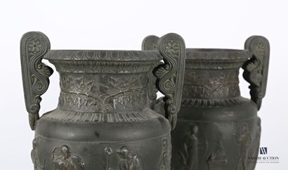 null Paire de vases de forme balustre en régule, la panse à décor de scène antiquisantes...