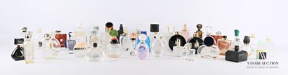 null Very important lot of perfume bottles including :



Lot of about fifty perfume...