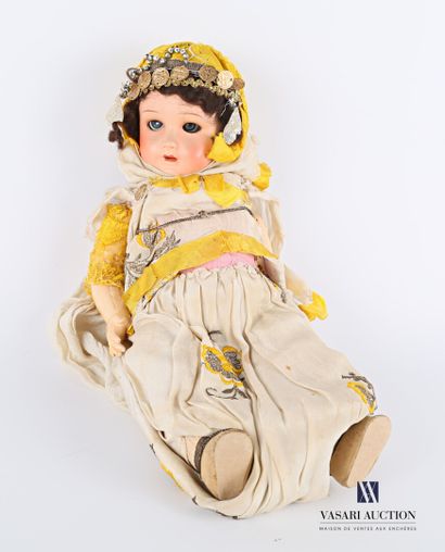 null Doll in oriental dress, the body in painted paper maché

Marked 8 on the neck

(wear...