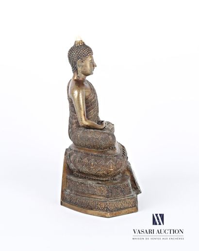 null BALI

Sujet en bronze représentant Bouddha souriant assis sur un socle au médaillon...
