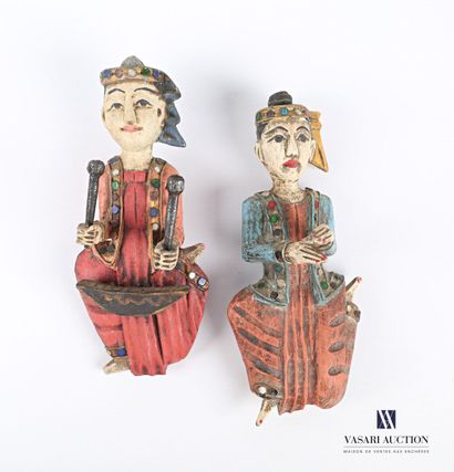 null Pair of carved and painted wood subjects representing two musicians.

Height...