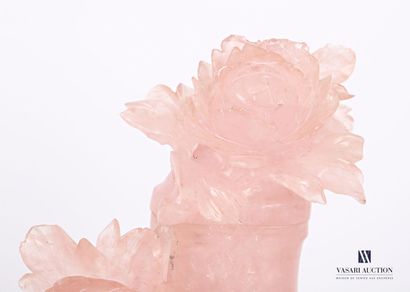 null CHINE 

Vase couvert en pierre dure rose sculpté de roses.

(accidents)

Haut....