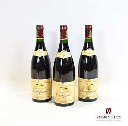 null 3 bottles BOURGUEIL mise Domaine des Chesnaies 2000

	Faded and stained. N :...