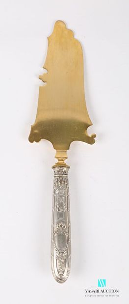 null Pie server, the handle in filled silver decorated with a blind medallion inscribed...