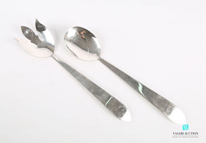 null Silver plated salad serving set, the handle ending in an ogive.

(wear of use)

Goldsmith...