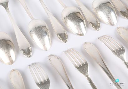null Silver-plated metal dinner service, the handles hemmed with scrolls, including...