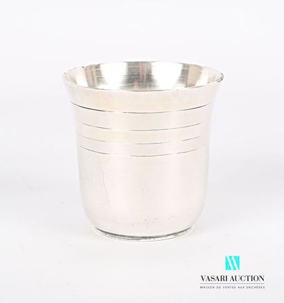 null Silver plated metal tulip-shaped tumbler decorated with two brushed bands.

Height....