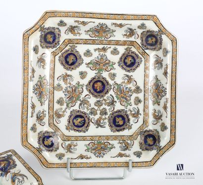 null CHINA

Set including a pocket and an ashtray in porcelain with polychrome decoration...
