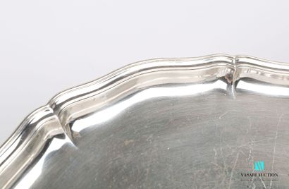 null Lot in silver plated metal including a dish of oval form, the hemmed edge of...