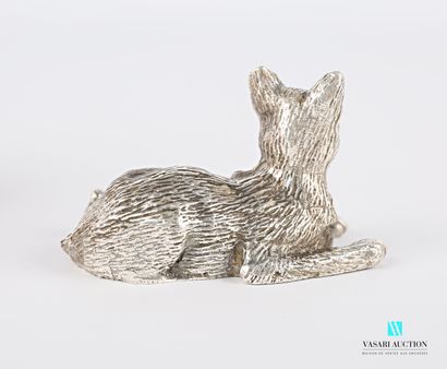 null Silver subject representing a cat lying down.

Weight : 90,15 g