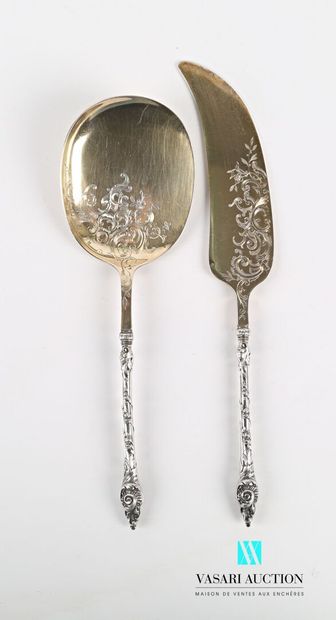 null Silver ice-cream serving set, the handle decorated with acanthus leaves, broken...