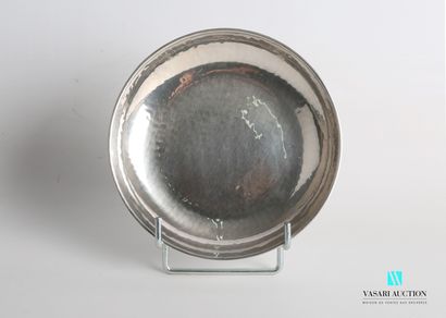 null Plate with mushroom in hammered silver 835 thousandths, engraved with a monogram...