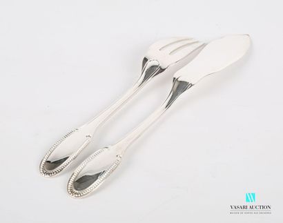 null Set of twelve silver plated fish cutlery, the handle decorated with fillets...