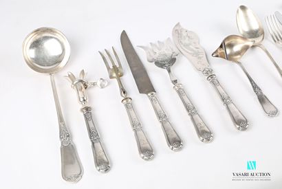 null Silver-plated household set of 136 pieces, the handle violoné with decoration...