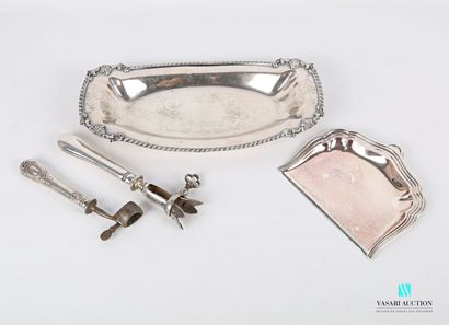 null Lot in silver plated metal including a handle with leg of lamb decorated with...