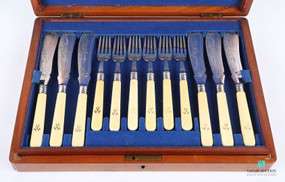 null Suite of twelve fish cutlery, the blades and forks in silver plated metal with...