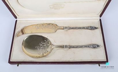 null Silver ice-cream serving set, the handle decorated with acanthus leaves, broken...