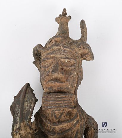 null AFRICA - BENIN 

Bronze subject representing a helmeted warrior 

Beginning...