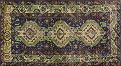 null 
Anatolian carpet (warp, weft and wool pile), Western Turkey, circa 1940-1950




The...