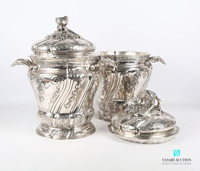null Pair of large covered pots in silver plated metal, it rests on a round base...