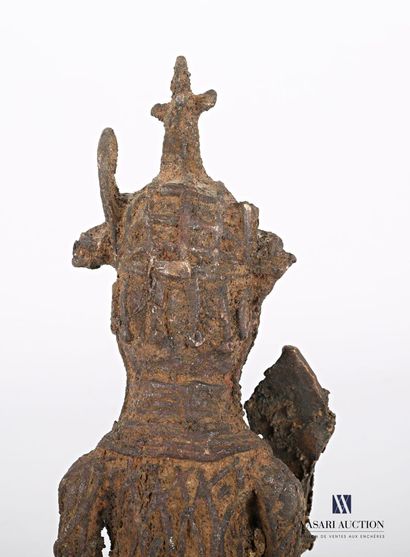 null AFRIQUE - BENIN 

Sujet en bronze figurant un guerrier casqué 

Début XXème...