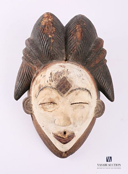 null PUNU - GABON

Masque fémin blanc en bois sculpté patiné et pigmenté, la coiffe...