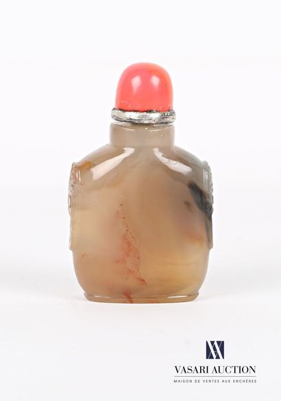 null CHINA

Snuffbox in engraved agate, the stopper of orange pink color

Height...