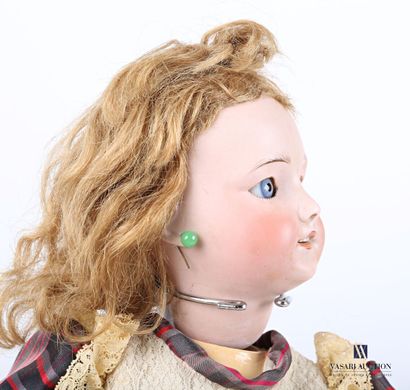 null SFBJ PARIS

Doll, the head in porcelain, pierced ears, glass eyes, open mouth,...