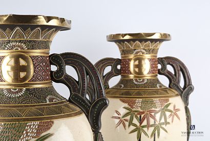 null JAPON - SATSUMA

Paire de vases de forme ovoïde en faïence à décor polychrome...