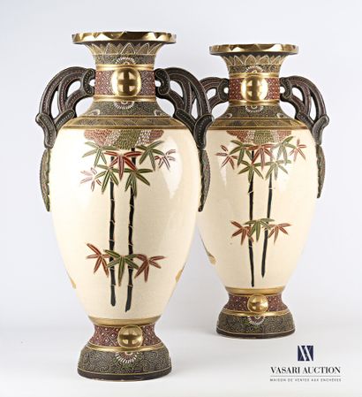 null JAPON - SATSUMA

Paire de vases de forme ovoïde en faïence à décor polychrome...