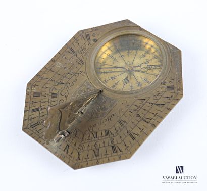 null Portable brass sundial engraved Butterfield in Paris, the octagonal plate with...
