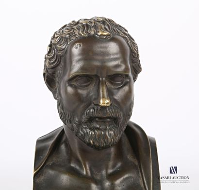 null Buste en bronze à patine brune représentant un philosophe Grec 

(usure à la...