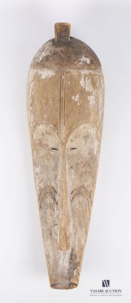 null FANG - GABON

Masque en bois sculpté et patiné orné de motifs cintrés incisés...