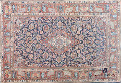 null Tapis Keschan (chaîne et trame en coton, velours en laine), centre de la Perse,...