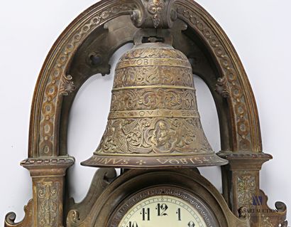 null Important bronze cartel, the dial of round shape enamelled white indicates the...