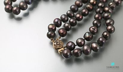 null Necklace two rows of freshwater pearls tinted gray and circled 

Length : 43...