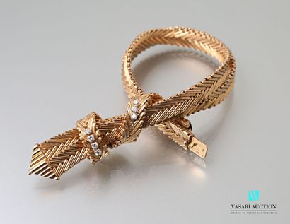  Tie necklace in yellow gold 750 thousandths, herringbone link, decorated with a...