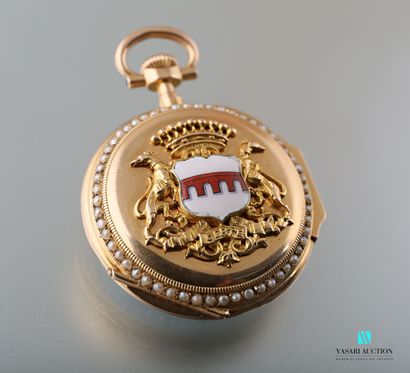 null Pocket watch in yellow gold 750 thousandths, the back decorated with an enamelled...