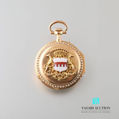 null Pocket watch in yellow gold 750 thousandths, the back decorated with an enamelled...