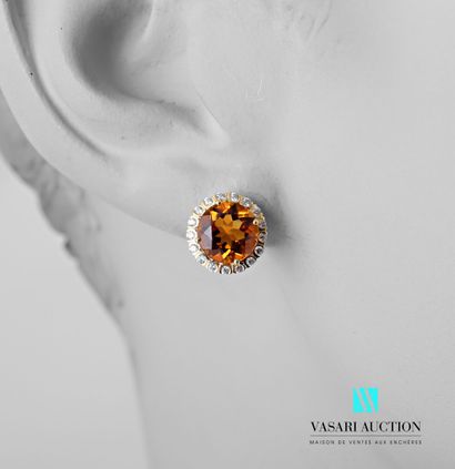 null Pair of earrings in vermeil 925 thousandths set with faceted round orange beryls...