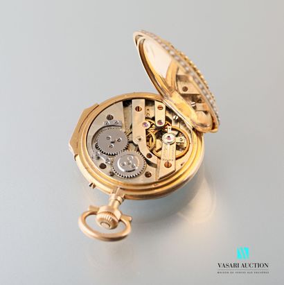 null Pocket watch in yellow gold 750 thousandths, the back decorated with an enamelled...