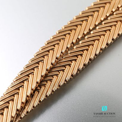  Tie necklace in yellow gold 750 thousandths, herringbone link, decorated with a...