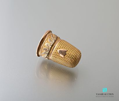 null Thimble in gold 750 thousandths of three tones, it is decorated with a virgin...