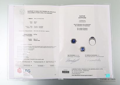 null Ring in white gold 750 thousandth set with a cushion-cut sapphire of about 6.3...