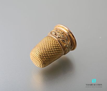 null Thimble in gold 750 thousandths of three tones, it is decorated with a virgin...